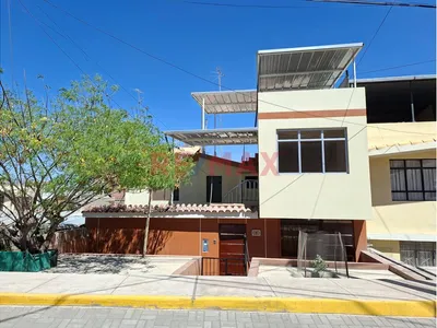 Casa En Venta Av. Principal - Jacobo Hunter