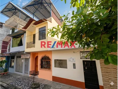Casa De 3 Pisos En Tingo Maria Centro