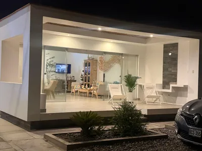 Hermosa Casa De Playa En  Lobos Km 127 - Frente Al Mar - En Perfecto Estado