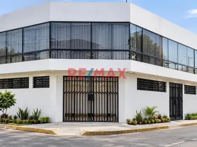 Local Comercial En Esquina Estratégica Dos Frentes De 640 M2