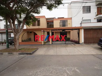 🏡 Alquiler Primer Piso De Una Casa, Completamente Independiente, Con Jardín Y Parrilla – Surco