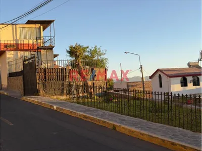 Vendo Terreno Urbano De 217 M2 / Sabandia / A 5 Min Del Ingreso / Excelente Ubicacion Y Vista / Con Proyecto Diseñado Para Vivienda De 3 Pisos Con Piscina.