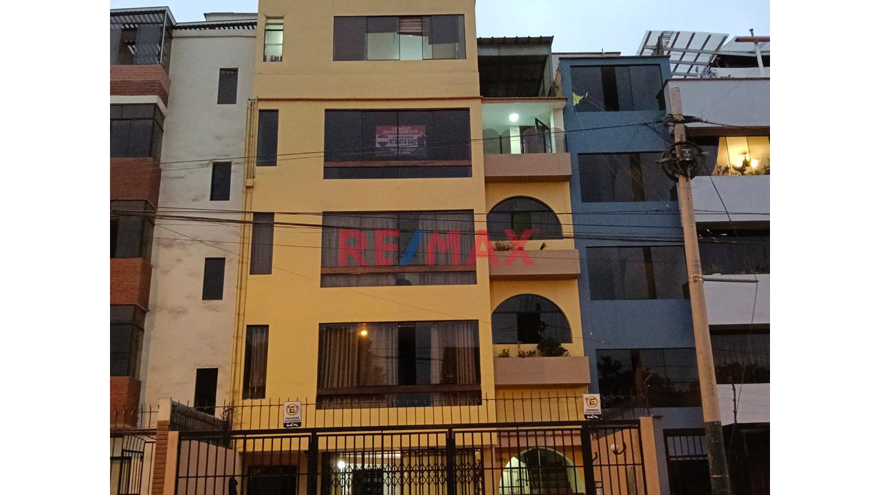 ¡Amplio Departamento De 102 M² En Av. Caminos Del Inca, Surco!