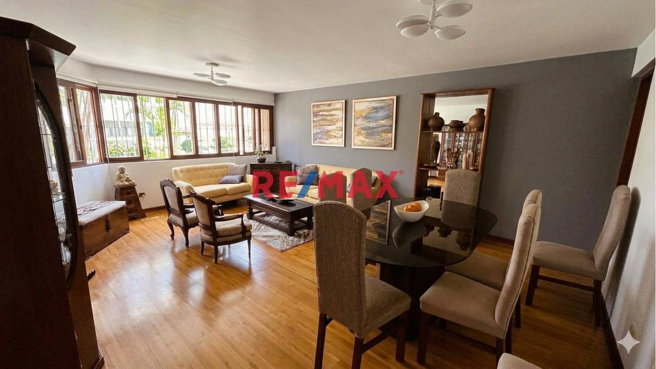 Venta De Hermoso Departamento En Primer Piso Con Cochera En Barranco De 135 M2