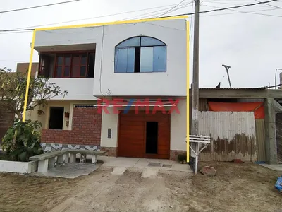 Vendo Casa De Dos Pisos Mas Azotea En Punta Negra