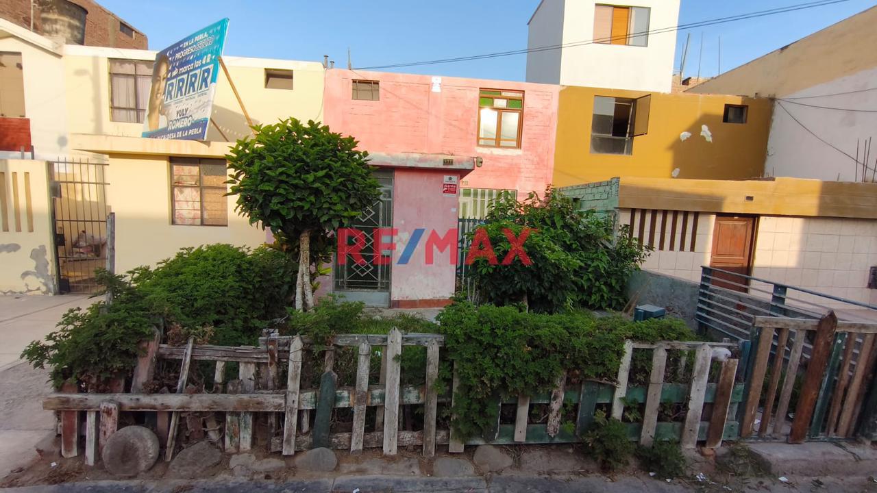 Terreno / Casa En Venta En La Perla Frente A Parque