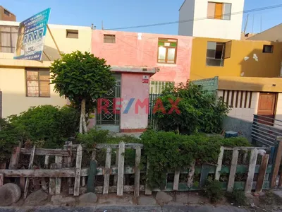 Terreno / Casa En Venta En La Perla Frente A Parque