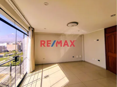 Departamento Cálido Cerca A Parques Y Bien Conectado En Jlbyr (5To Piso)