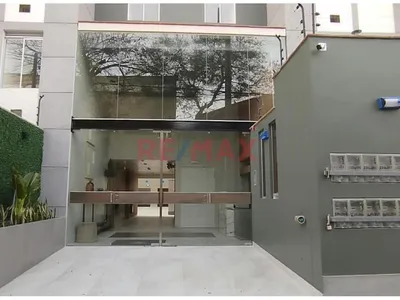 Departamento De Estreno Primer Piso De 130 Mt + 2 Jardines Internos En Chorrillos