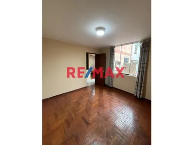 ¡Alquiler De Amplio Departamento Familiar En Santa Anita!
