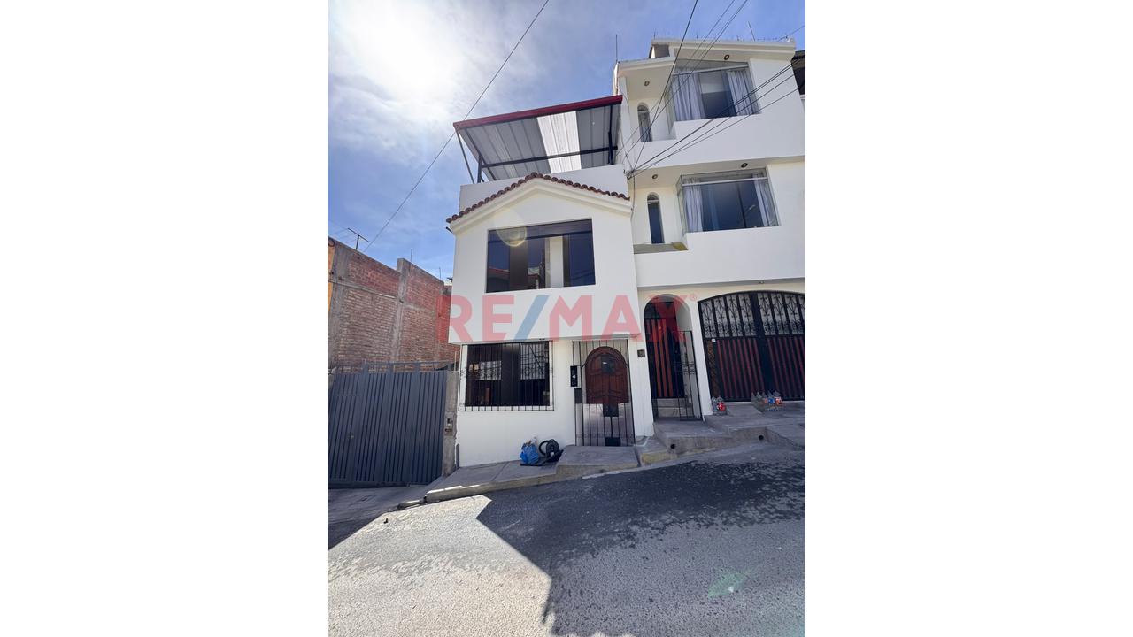 🏡✨ ¡Se Vende Hermosa Casa En Alto Selva Alegre! ✨🏡