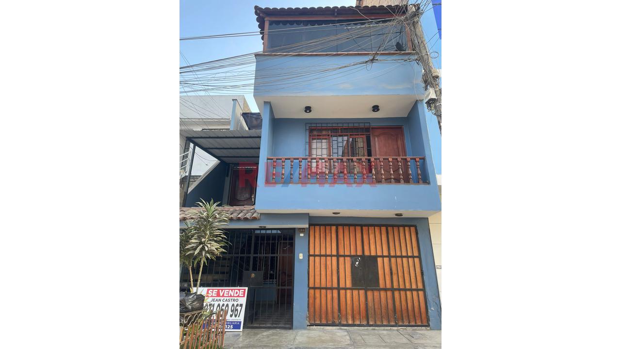 Casa En Venta De 120 M² En Smp | 2 Pisos + Azotea | Amplios Ambientes Y Excelente Ubicación.