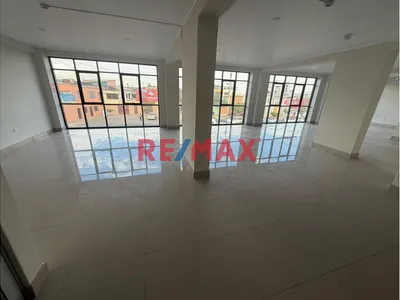 Local Comercial De Estreno En Plena Avenida Dolores - Municipalidad De Jlbr