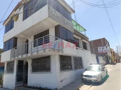 🏡🔥 ¡Alquila La Casa De Tus Sueños En Cayma! 🔥🏡 ✨ ¡3 Pisos De Amplitud, Jardín, Cochera Y Tu Propia Tina De Hidromasaje! ✨