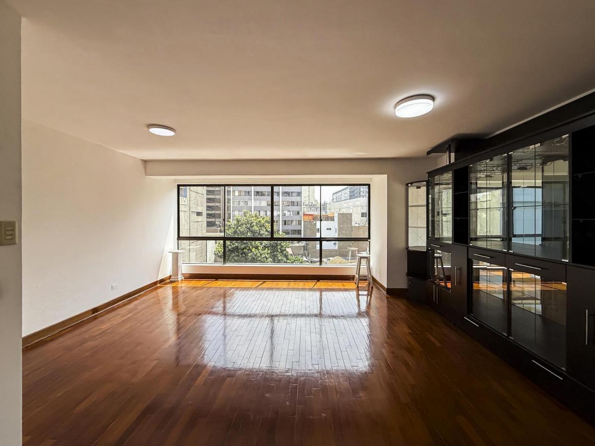 Venta de Departamento en Miraflores - Lima 3 Dormitorios 