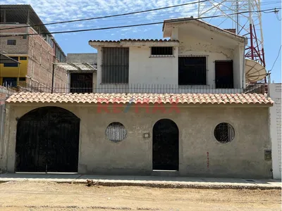 Venta De Amplia Casa En Urb. Monterrico