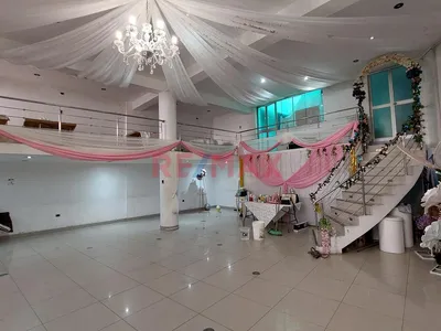 Local De Eventos Con Proyeccion Para Construir Departamentos