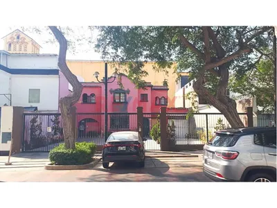 Venta De Casa Como Terreno En San Isidro.