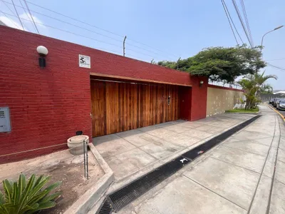 Venta de Casa en La Molina - Lima 8 Dormitorios 