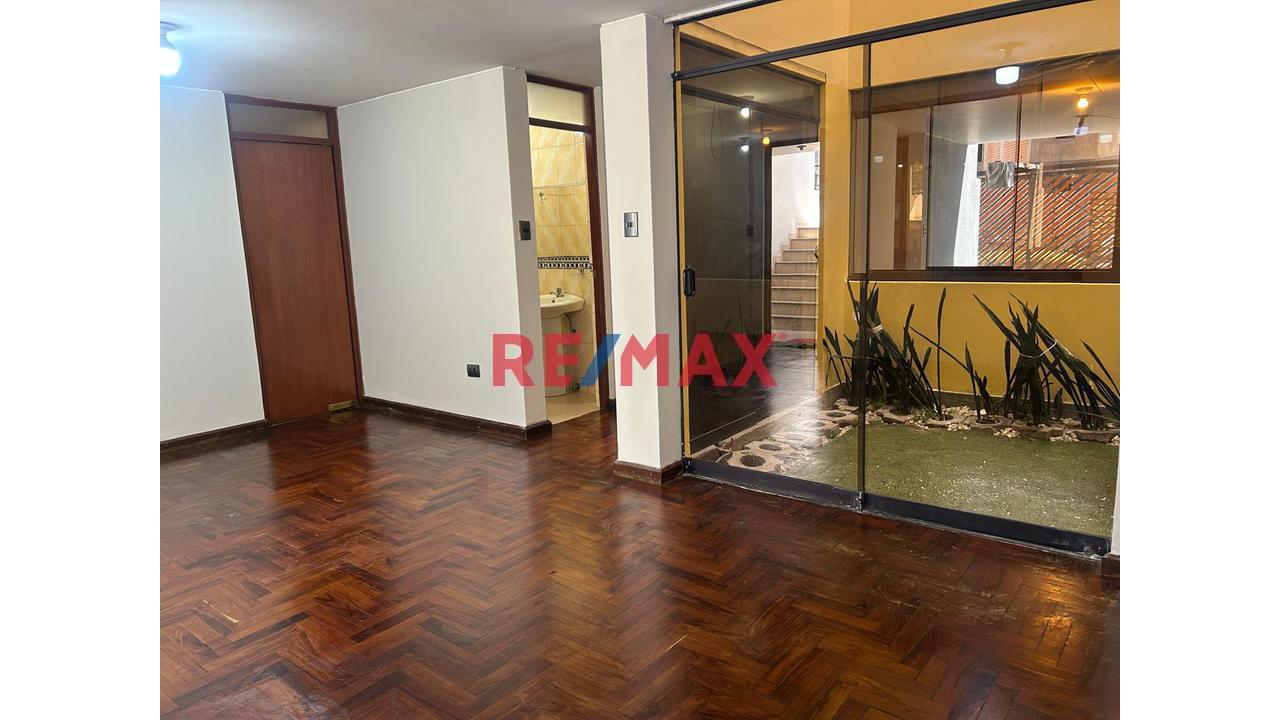 🏡Departamento Amplio, Comodo, Con Cochera Y  Excelente Ubicacion En Cayma Baja🏡