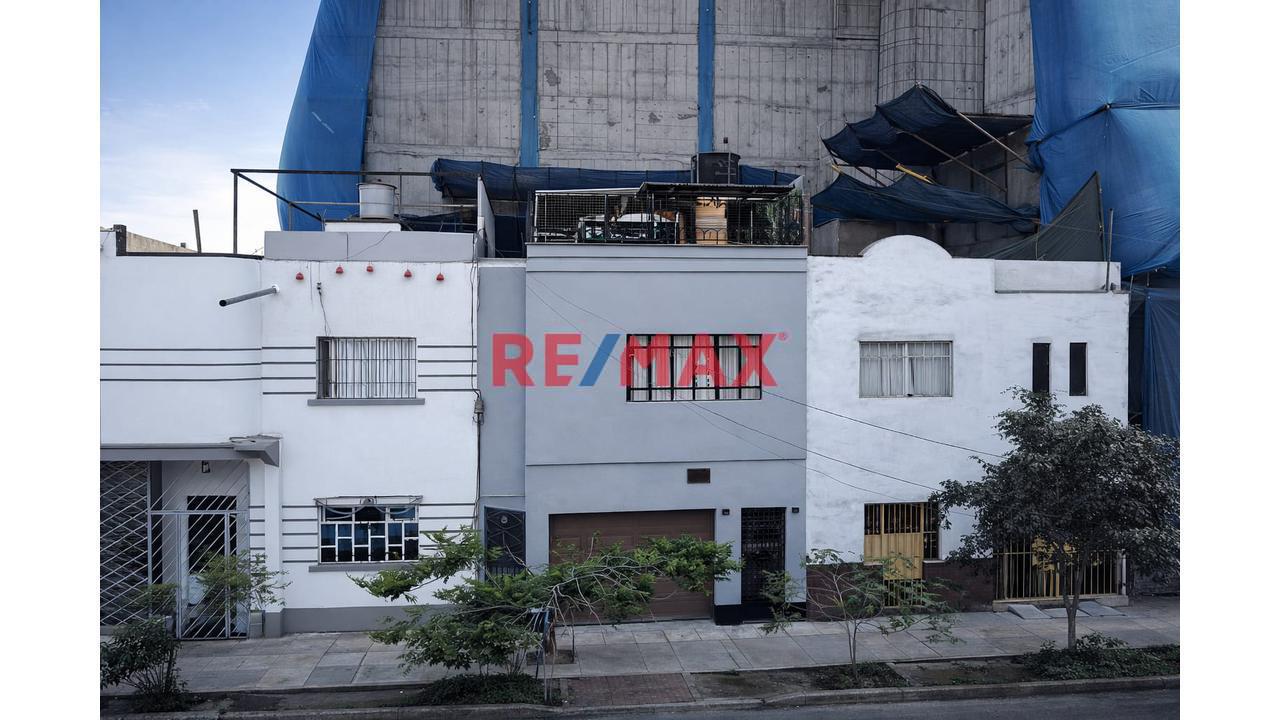 Vendo Casa Cerca Brisas Del Titicaca Y Plaza Bolognesi, Cercado De Lima