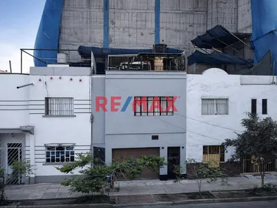 Vendo Casa Cerca Brisas Del Titicaca Y Plaza Bolognesi, Cercado De Lima