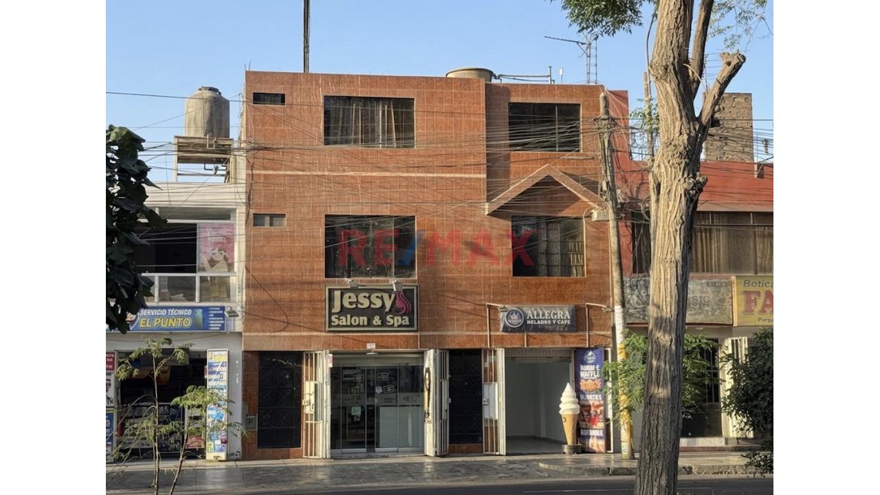 Se Vende Casa Comercial En Avenida Micaela Bastidas Comas