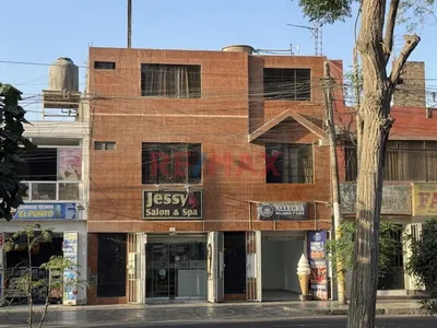 Se Vende Casa Comercial En Avenida Micaela Bastidas Comas