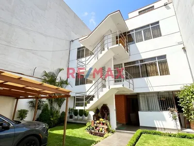 En Venta Amplia Casa De 4 Pisos En Ubicación Privilegiada Del Cercado De Lima