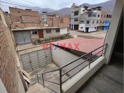 Casa Como Terreno En Venta En Ate | 163.20 M² En Av. Los Rosales | Usd 107,000