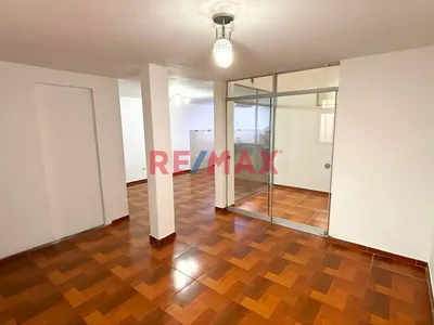 Amplio Departamento Con Gran Potencial En La Perla