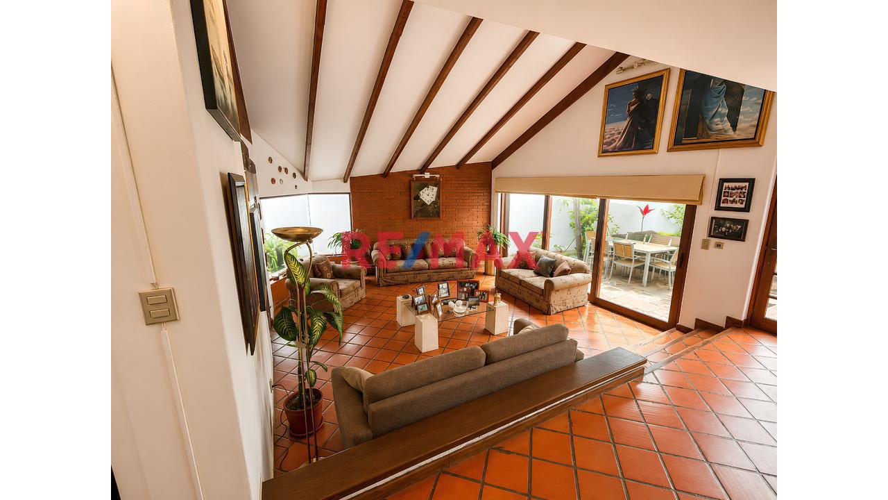 Hermosa Casa En Venta De 334M² Frente A Parque – Ubicación Privilegiada En Surco