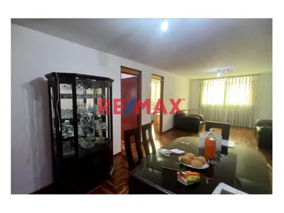 Venta Amplio Departamento En Breña 3Er Piso