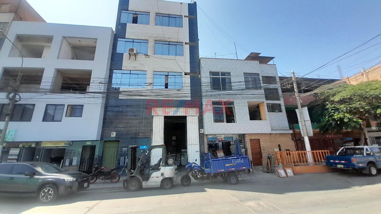 Venta De Almacén Comercial En Urb. Palao  Primera Entrada Smp