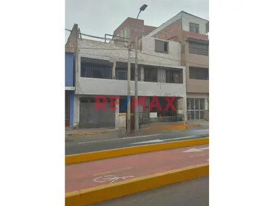 Venta De Casa - Terreno  Huacho