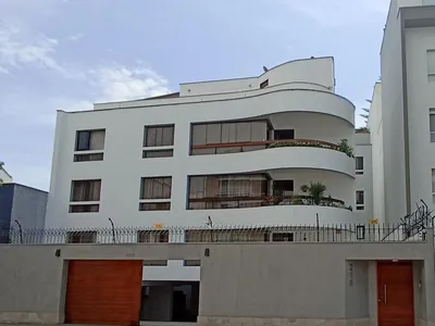 Venta de Departamento en Santiago de Surco - Lima 4 Dormitorios