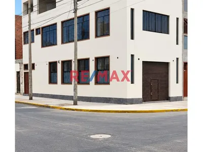Alquilo Local Comercial De Estreno En Esquina - 2 Pisos - Urb. Santa Maria