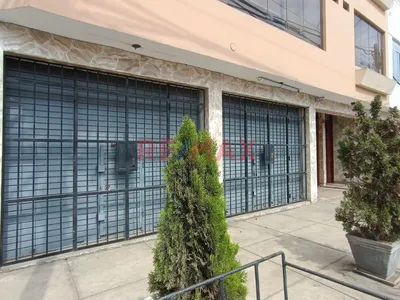 En Venta Local Comercial En Santa Patricia La Molina Ideal Para Oficinas O Negocios