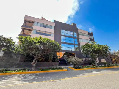Venta de Departamento en Santiago de Surco - Lima 4 Dormitorios