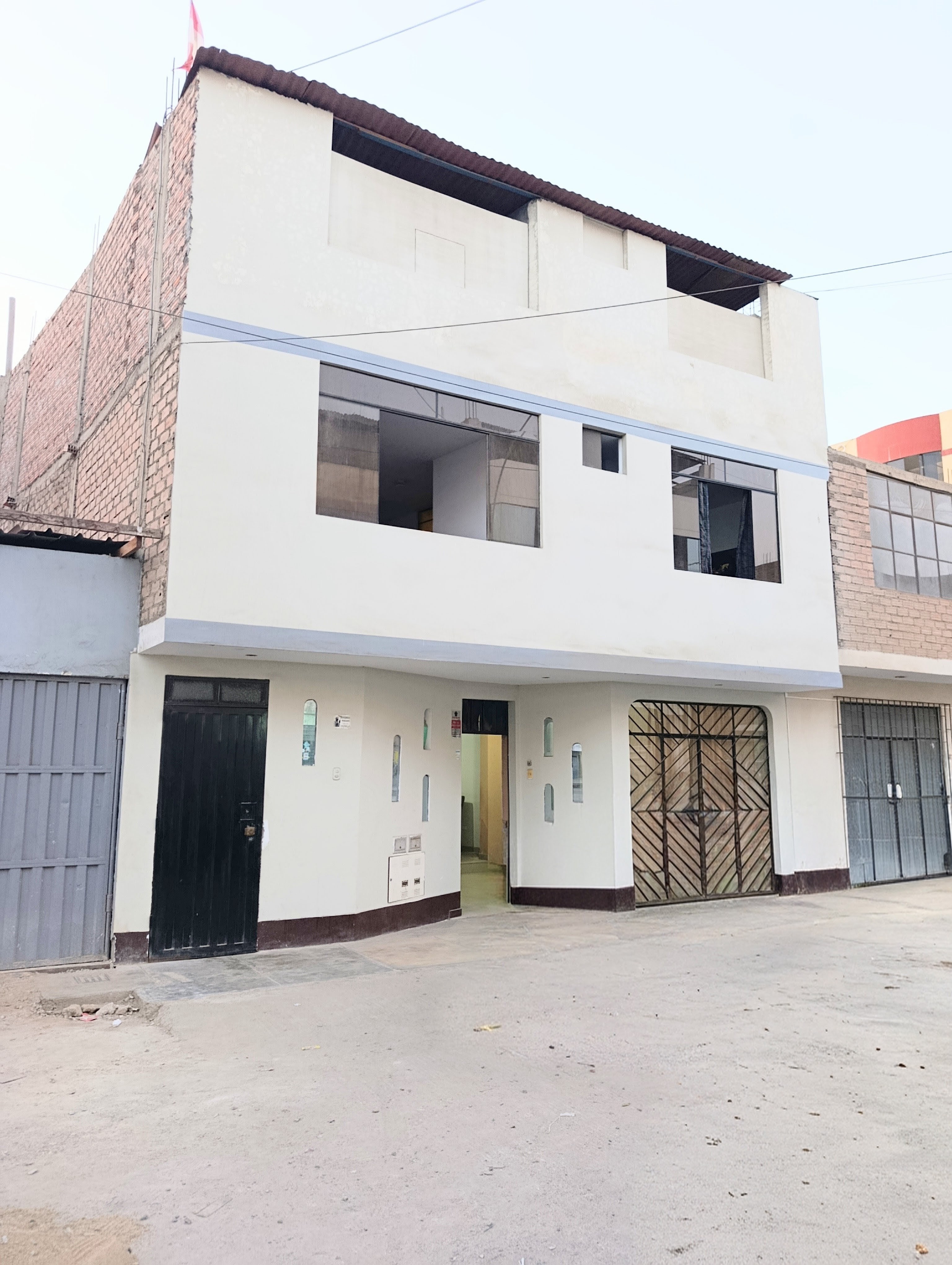Casa En Venta En San Martin De Porres (2 Pisos Más Azotea)- Oportunidad De Inversión
