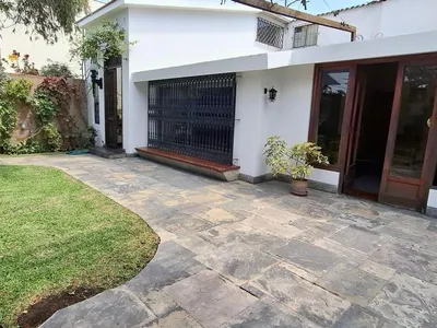 Casa en venta · Jirón las Gardenias, Santiago de Surco · 312 m², 3 dorm.