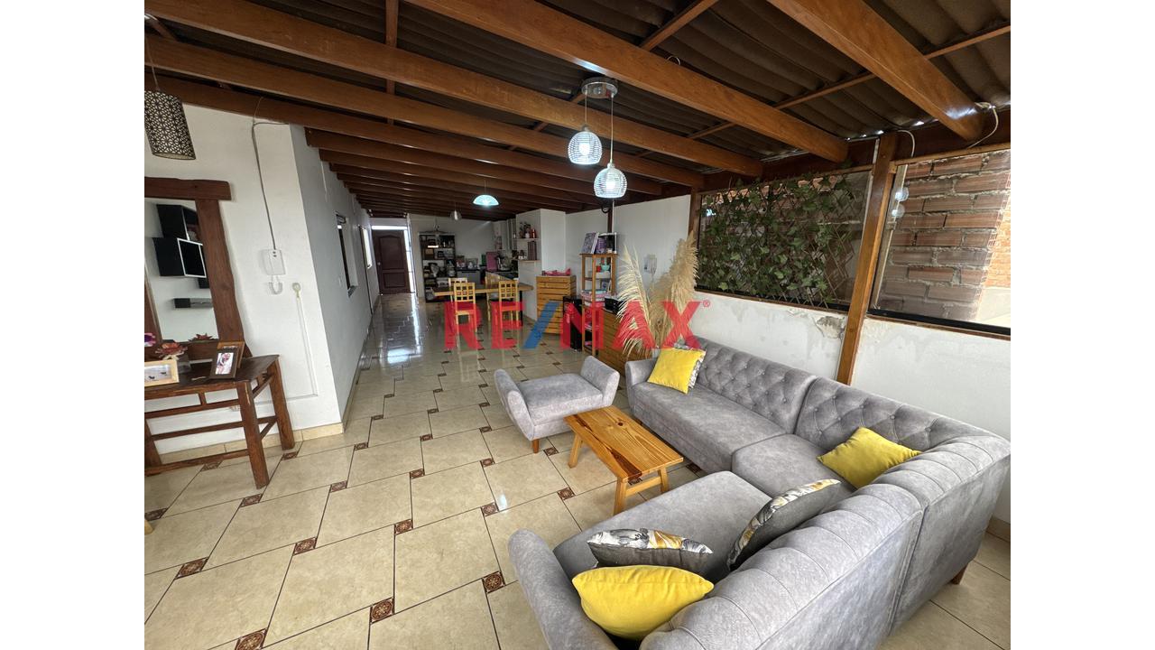Se Vende Propiedad (Incluye 3 Departamentos) En Los Cedros De Villa.