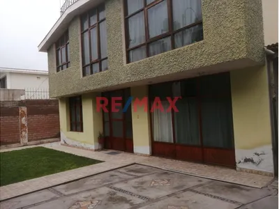 Venta Casa Como Terreno En Yanahuara