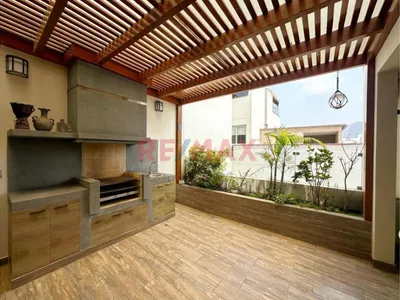 Venta de Departamento en Santiago de Surco - Lima 4 Dormitorios