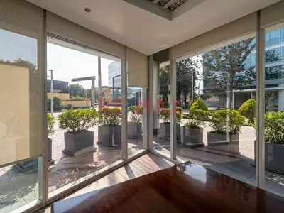 🏢 Oficina Corporativa Premium | San Isidro – Primer Piso Con Acceso Directo