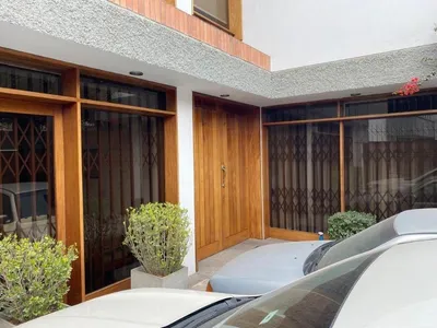 Casa en venta · Calle Colan Mz 1, Santiago de Surco · 311 m², 4 dorm.