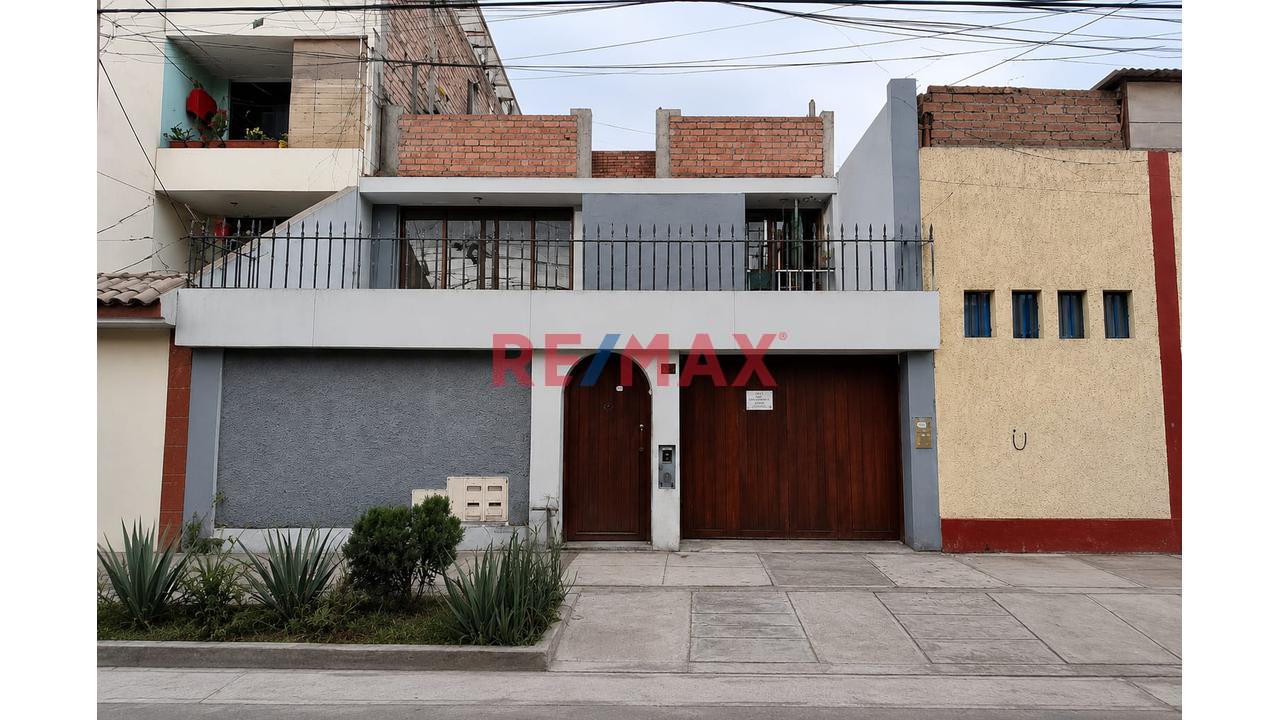 Se Vende Casa De 2 Pisos En El Trebol Segunda Etapa Los Olivos Bien Ubicada