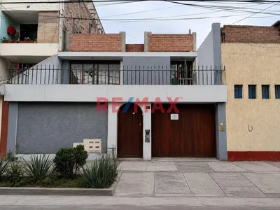 Se Vende Casa De 2 Pisos En El Trebol Segunda Etapa Los Olivos Bien Ubicada