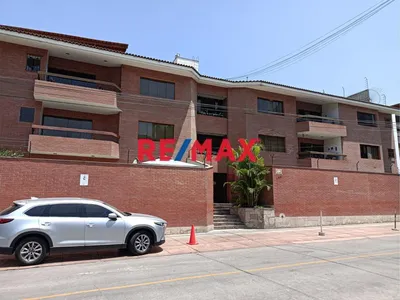 Venta Amplio Departamento Vista Calle De Lujo – De 205 Mts Con Dos Cocheras Y Deposito Chacarrilla – Surco