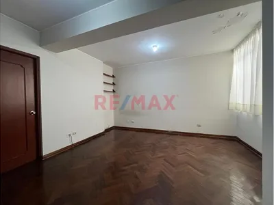 Se Vende Departamento En San Borja Zona Comercial